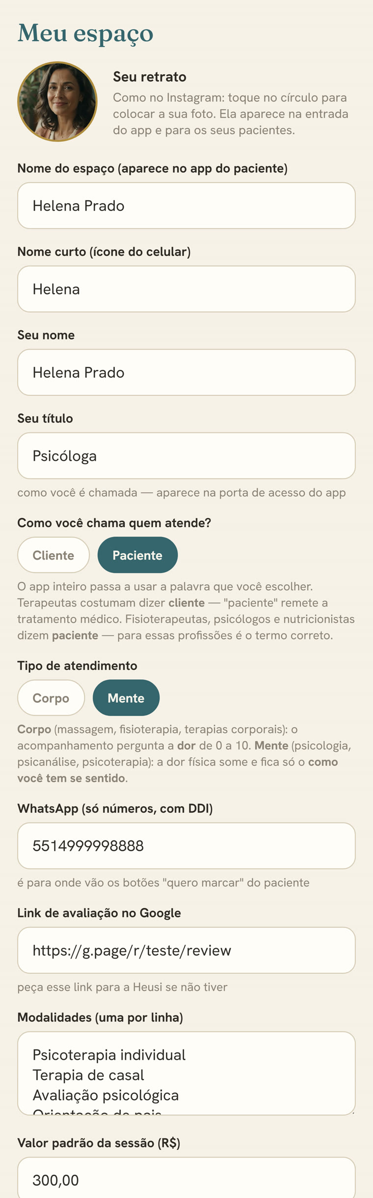 Tela Meu espaço do Acolhe, onde a psicóloga configura retrato, nome, título, termo (paciente ou cliente) e modalidades