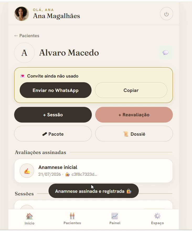 Ficha do cliente no Acolhe, com avaliações assinadas e histórico de sessões